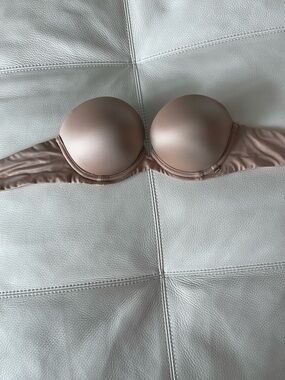 Victoria's Secret Strapless “Very Sexy” Bra in Light Nude